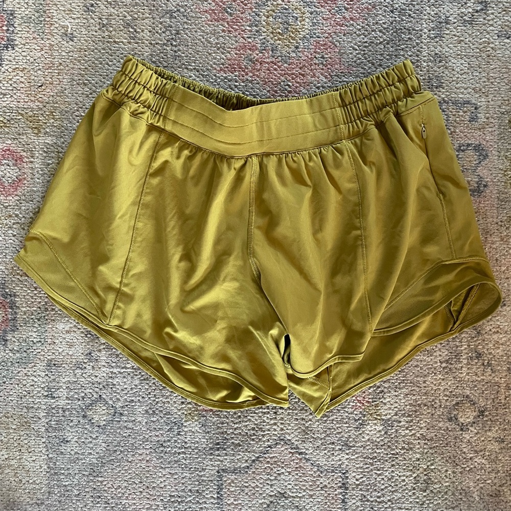 Lululemon Hotty Hot Low Rise Short 4"